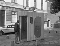 78528 Afbeelding van het geautomatiseerd openbare toilet in de Korte Minrebroederstraat te Utrecht.